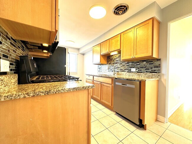Primary Photo - 6945 W Belmont Ave