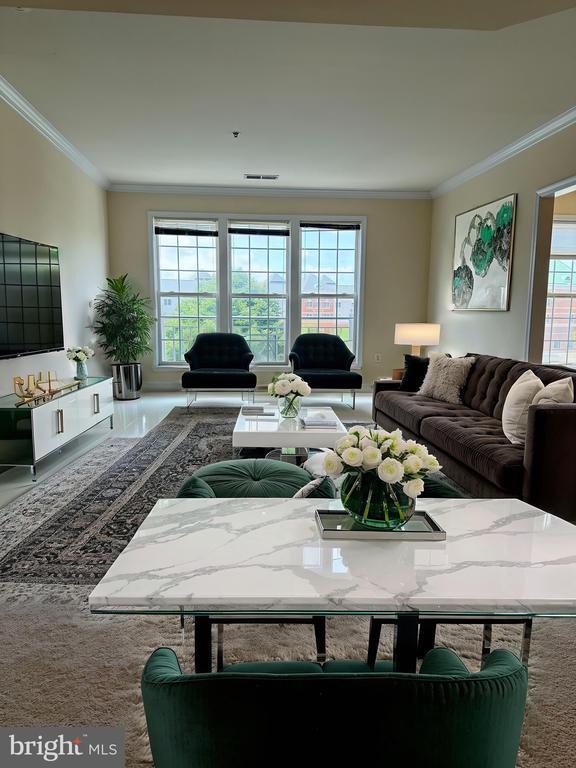 Building Photo - 800 Grand Champion Dr