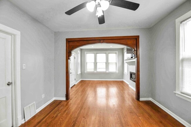 Building Photo - 1302 S 61st Ave