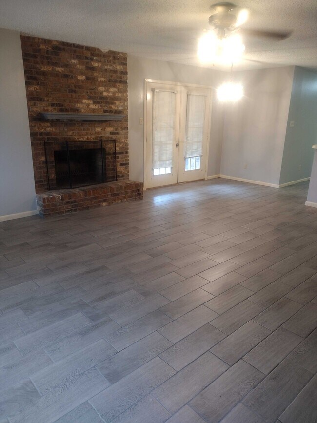 Building Photo - 529 Broad St