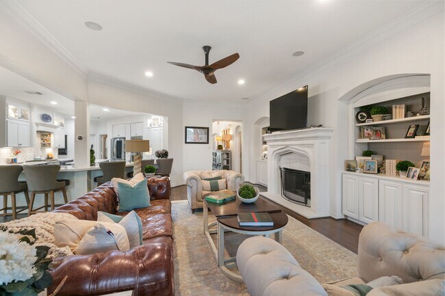 Building Photo - 2560 Costa Mesa Cir