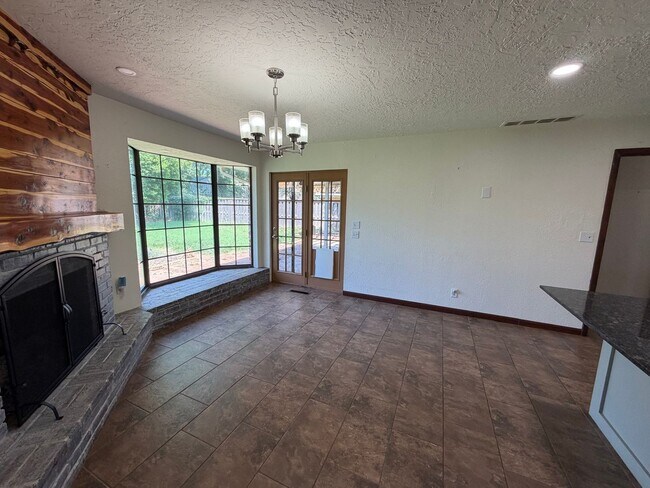 Building Photo - 2517 Chateau Dr