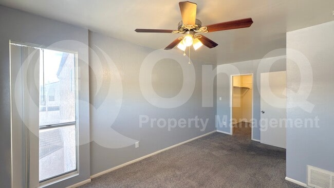 Building Photo - 2673 E Oakleaf Dr