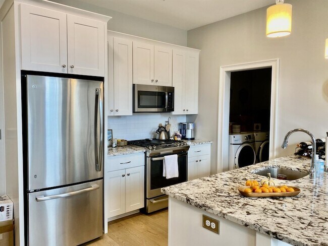 Building Photo - 77 Van Dam St