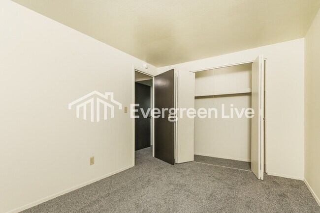 Building Photo - 6291 Leawood Dr