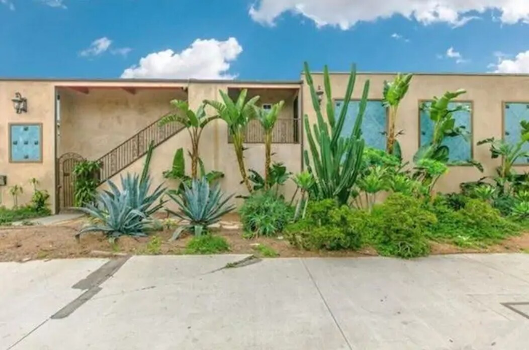 Front of Building - 12014 Kling St