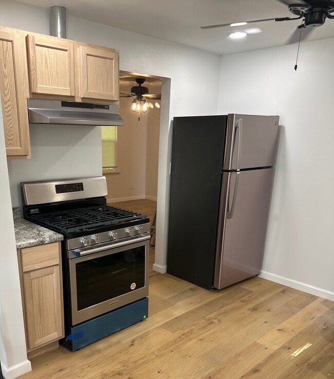 Building Photo - 380 Ivanhoe Rd