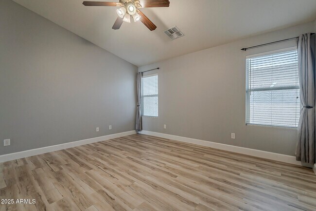 Building Photo - 2020 W Carter Rd