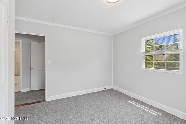 Building Photo - 565 Prospect Ave