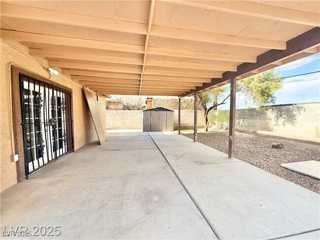Building Photo - 3209 El Morro Ave