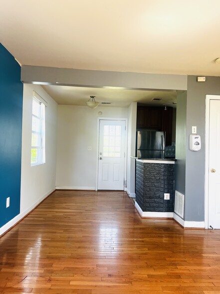 Building Photo - 6900 Hawthorne St