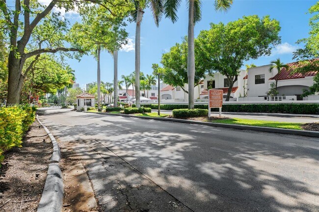 Building Photo - 21012 NE 34th Ct