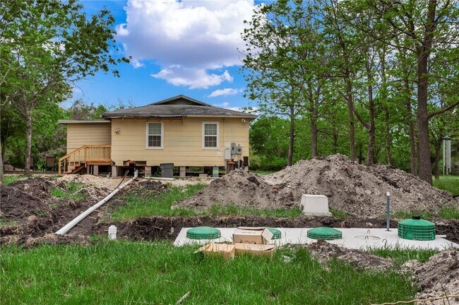 Building Photo - 2201 Cr 320