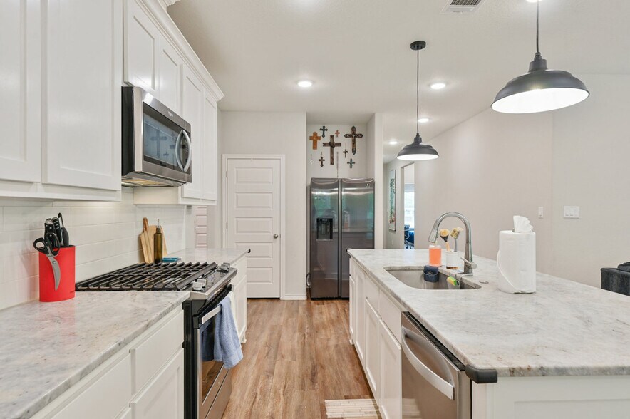 Building Photo - 3824 Springfield Dr