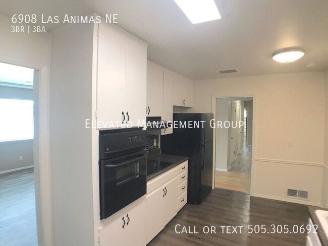 Building Photo - 6908 Las Animas Ave NE
