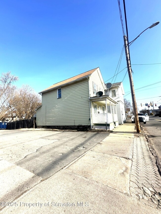 Building Photo - 539 Hazle St