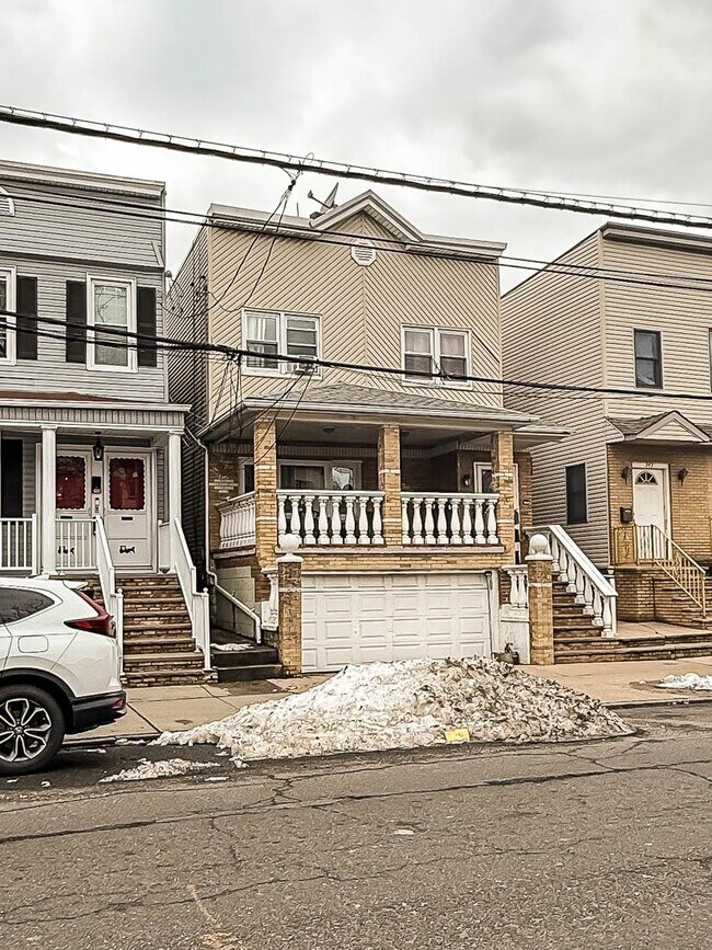 Building Photo - 341 Ave E