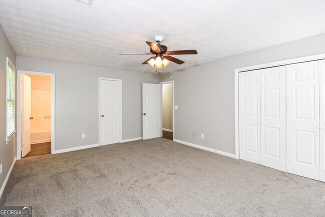 Building Photo - 897 Raintree Ct SE