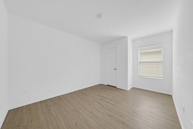 Building Photo - 24126 Maple Turn Ln