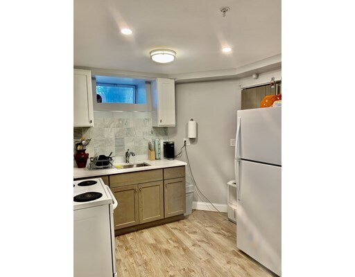 Building Photo - 726 Metropolitan Ave