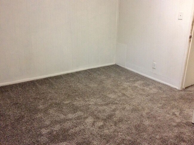 Building Photo - Cozy Single Family Home for Rent in Dickinson