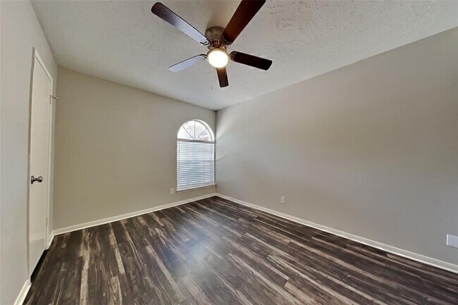 Building Photo - 3214 Evergreen Glade Dr