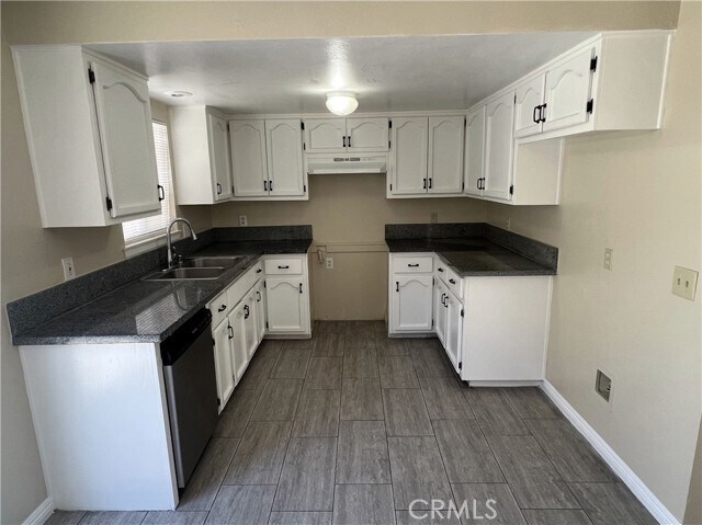 Building Photo - 1077 E 71st Way