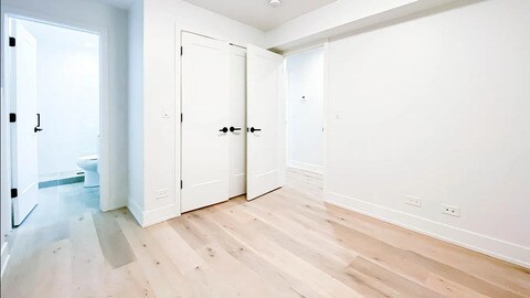 Building Photo - 1336 W Bryn Mawr Ave