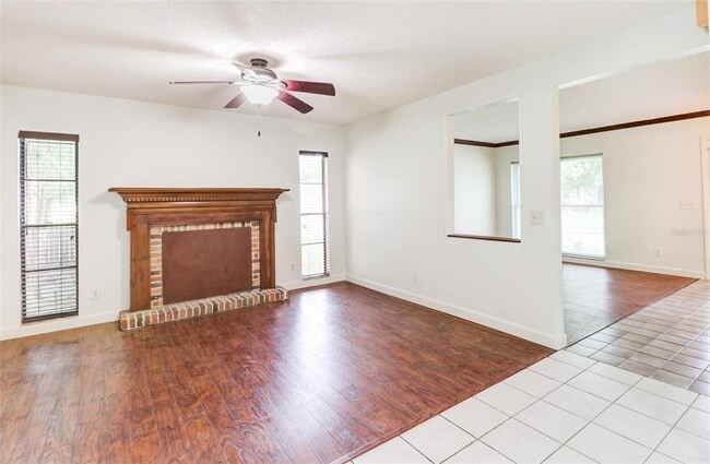 Building Photo - 16107 Country Crossing Dr