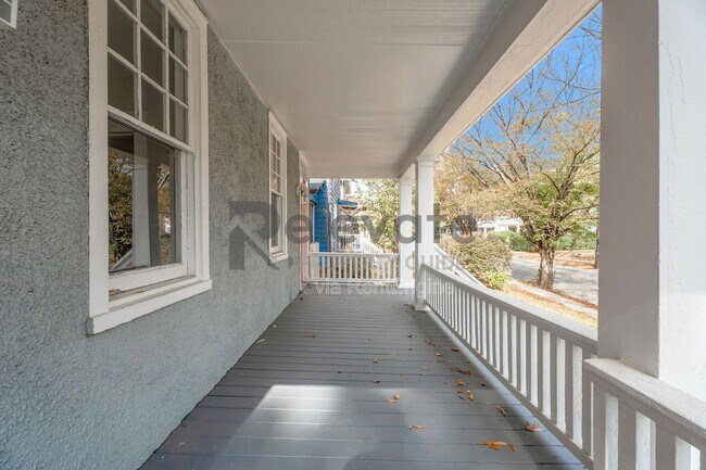 Building Photo - 3204 North Ave