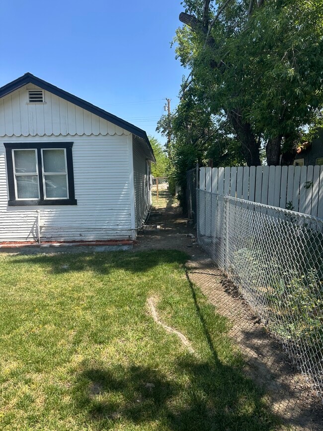 Building Photo - SMRSB