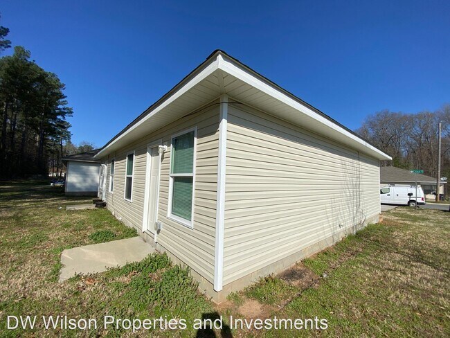 Building Photo - 2 br, 1 bath House - 300A Clint Road