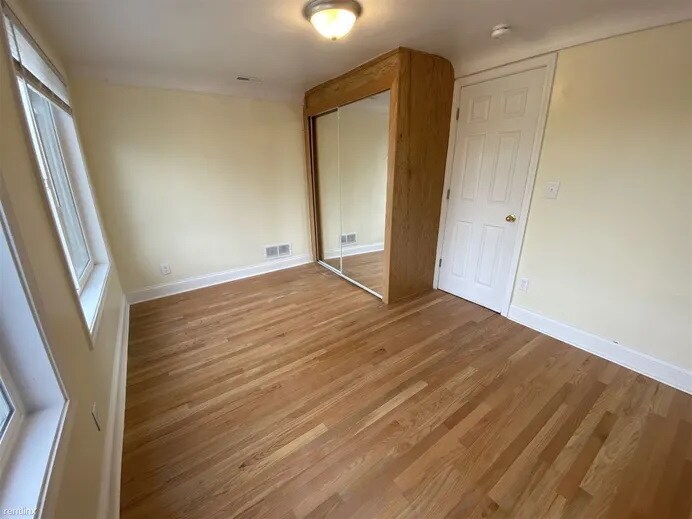 Building Photo - 1043 N Main St