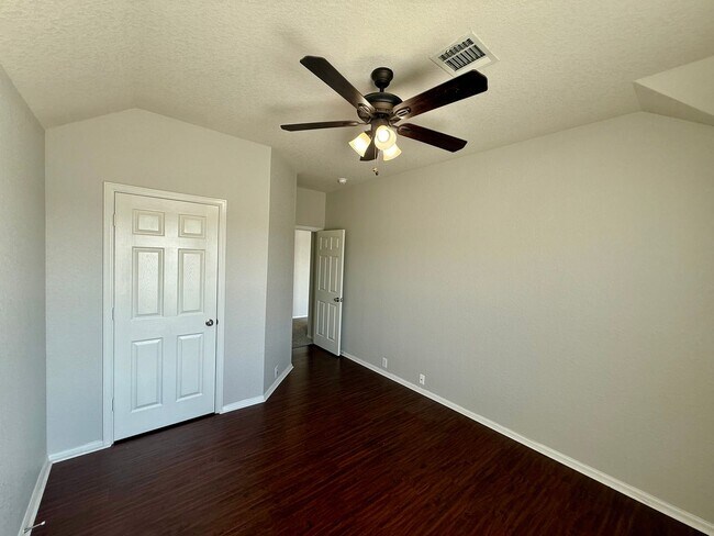 Building Photo - 5 bedroom, 3 bathroom home off TPC Parkway!