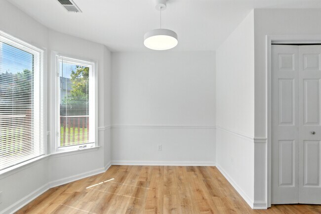 Building Photo - 3077 Silver Maple Dr