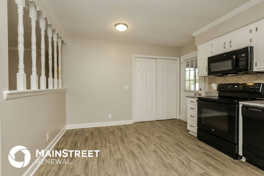 Building Photo - 3113 Stoneybrook Cir