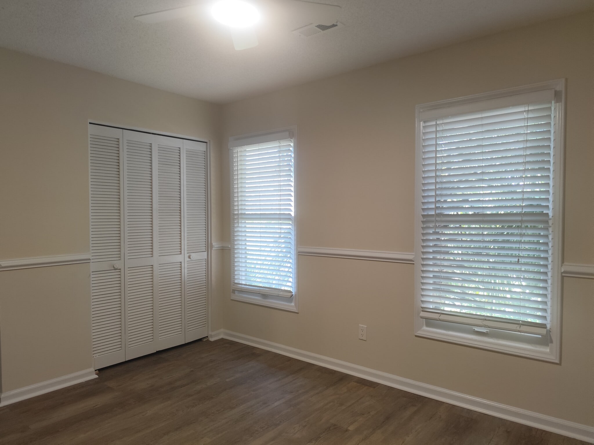 Building Photo - 306 76th Ave N