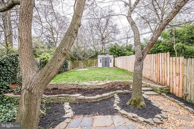 Building Photo - 5809 Mt Vernon Dr