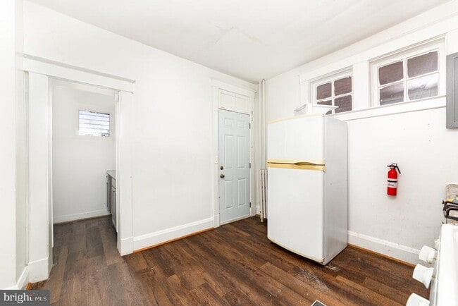 Building Photo - 4205 Nicholas Ave