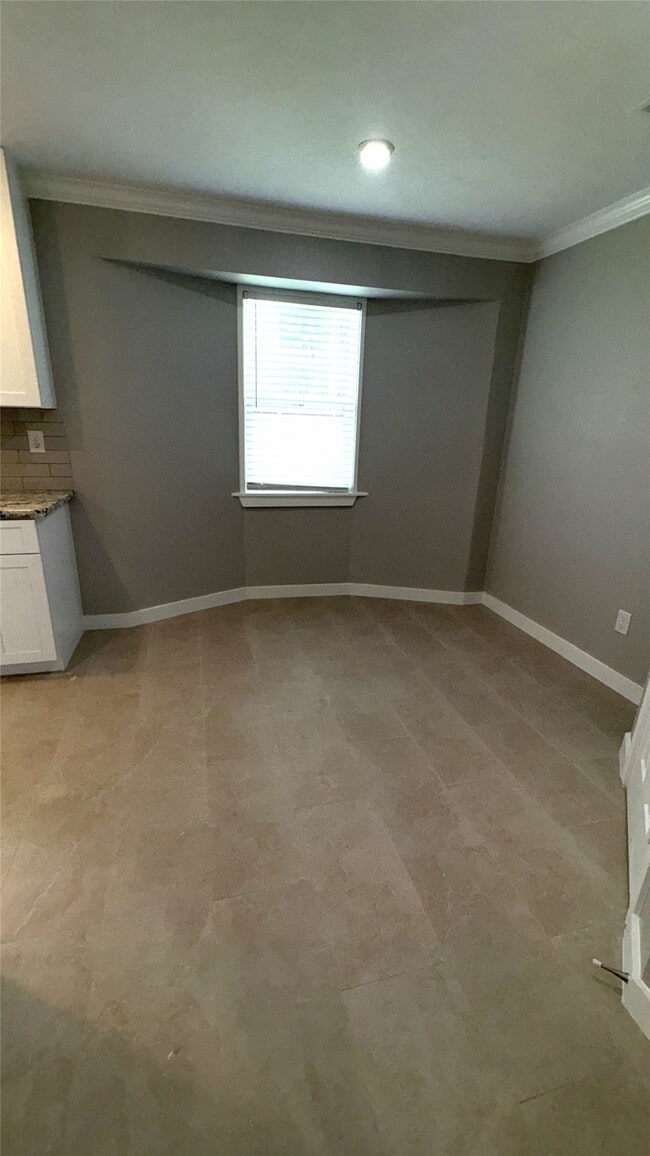 Building Photo - 212 Stratmore Dr