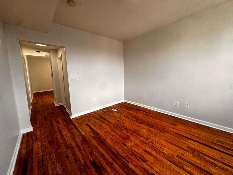Building Photo - 165 Bergen Ave