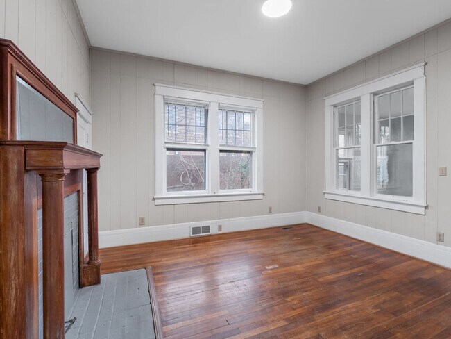 Building Photo - 115 Diamond Ave