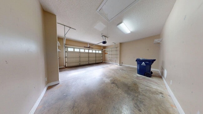 Building Photo - One Level 4 Bedroom Brick Home on N. Colle...