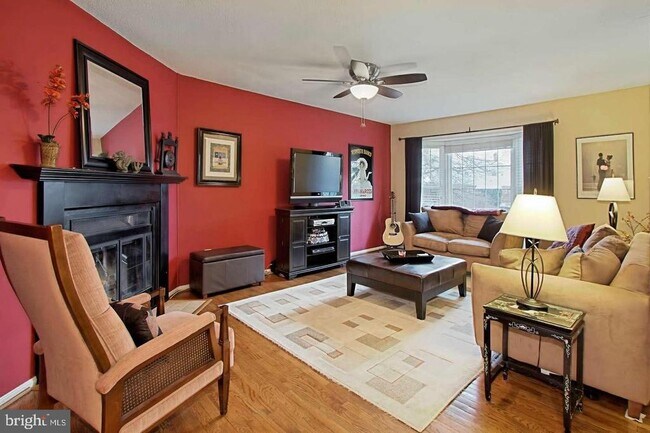 Building Photo - 5 S Floyd St