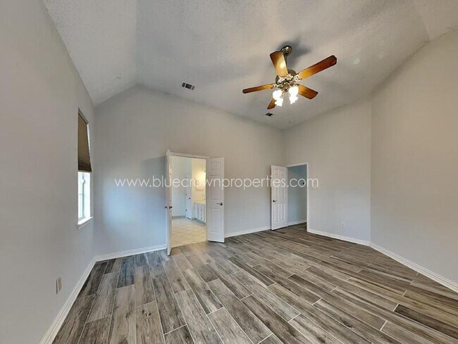 Building Photo - 7513 Silverthorn Dr