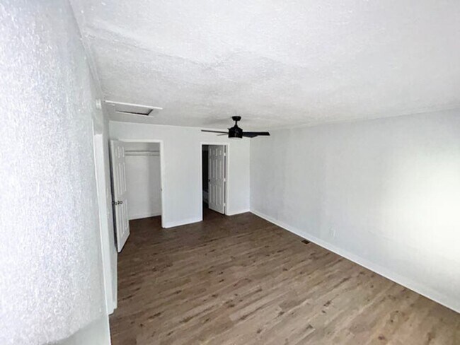 Building Photo - 1058 Combs St