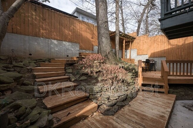 Building Photo - 876 Argonne Ave NE