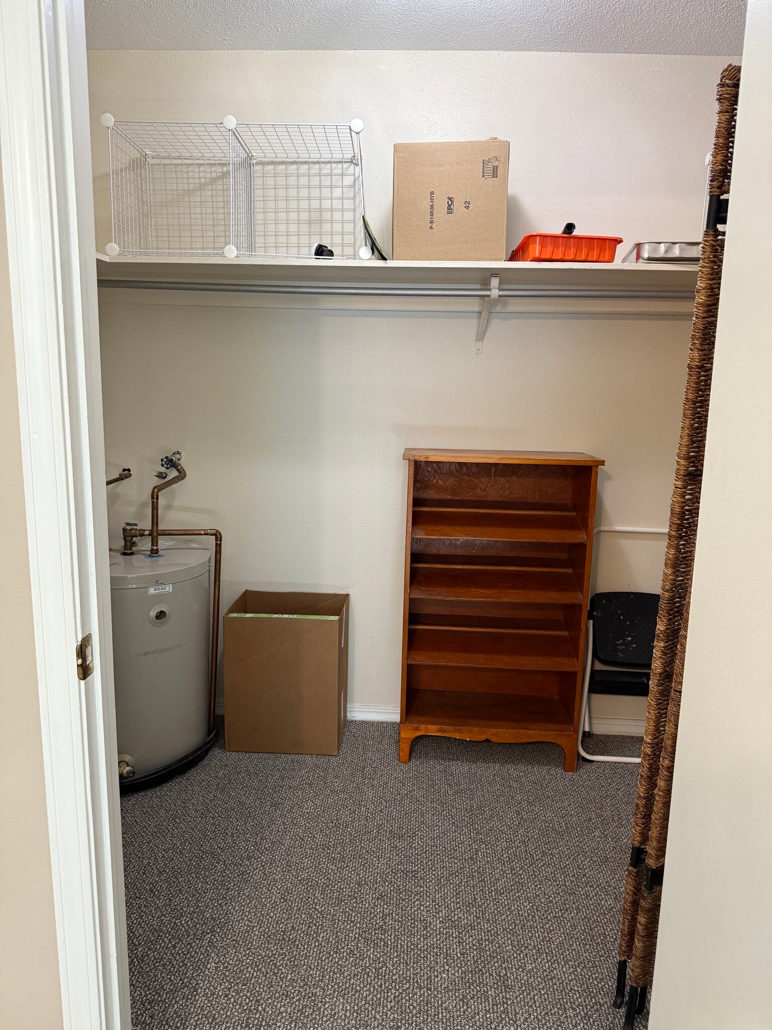 Walk in closet with shoe storage - 1110 Rue De Rois