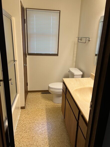 Building Photo - 1320 E Pearl St