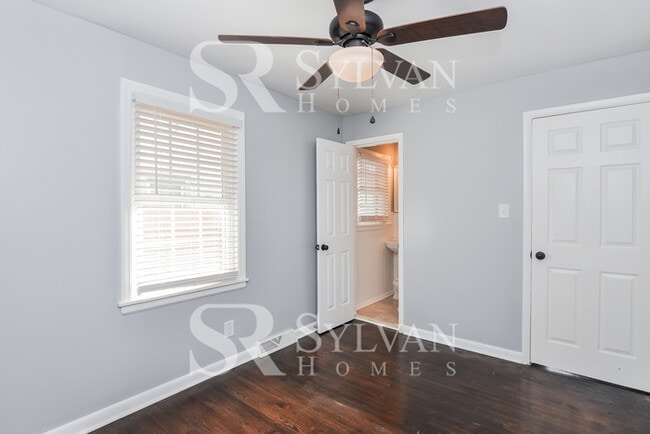 Building Photo - Enjoy living the good life in this 3 bedroom, 2.5 bathroom home